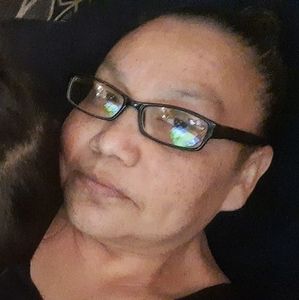 Meet your Posher, Lois